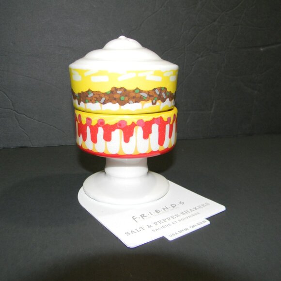 friends TV Series Salt Pepper Shakers Cake Pizza WB for Hallmark NWT - Picture 1 of 7